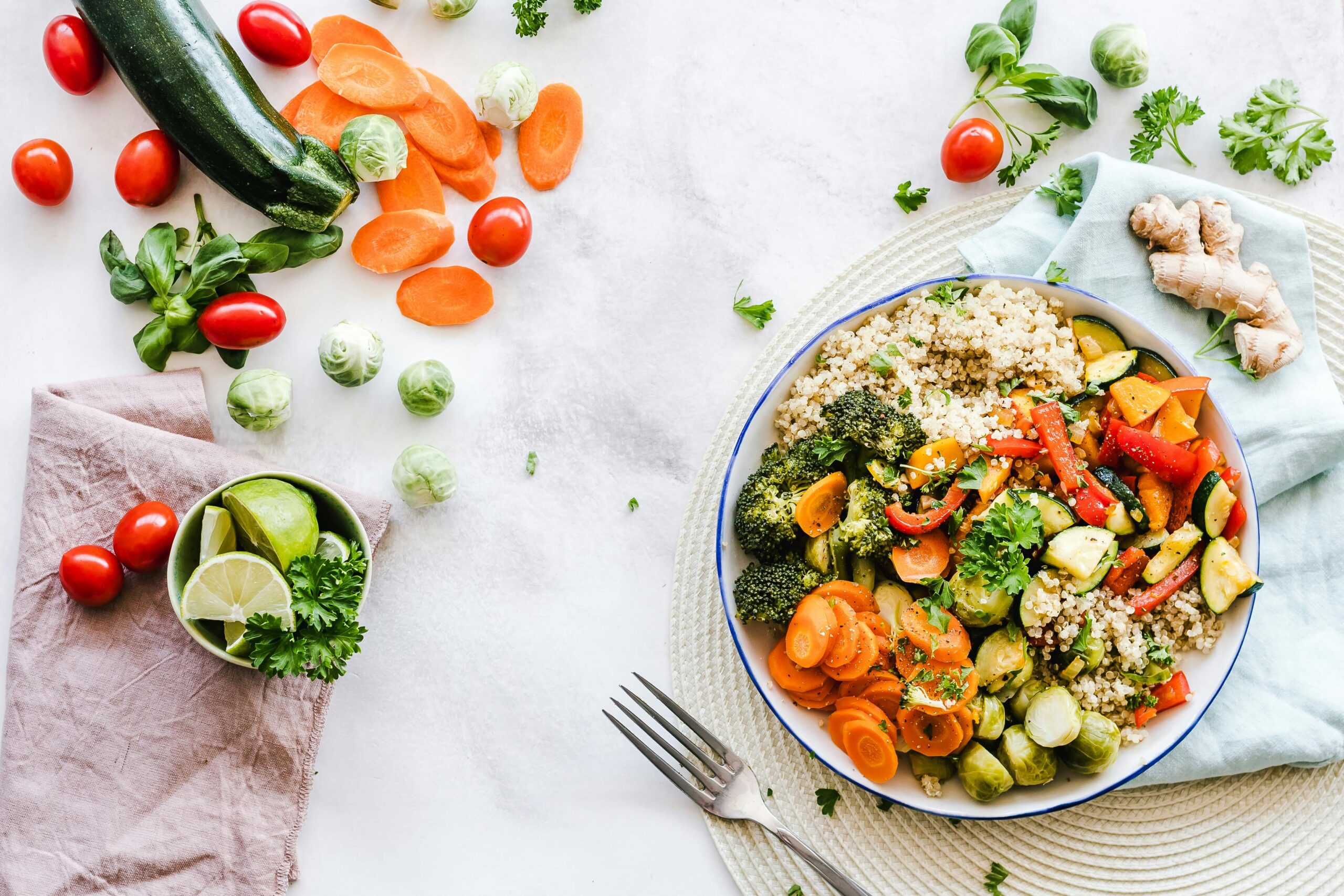 Flat Lay Fotografie Von GemÃ¼sesalat Auf Teller